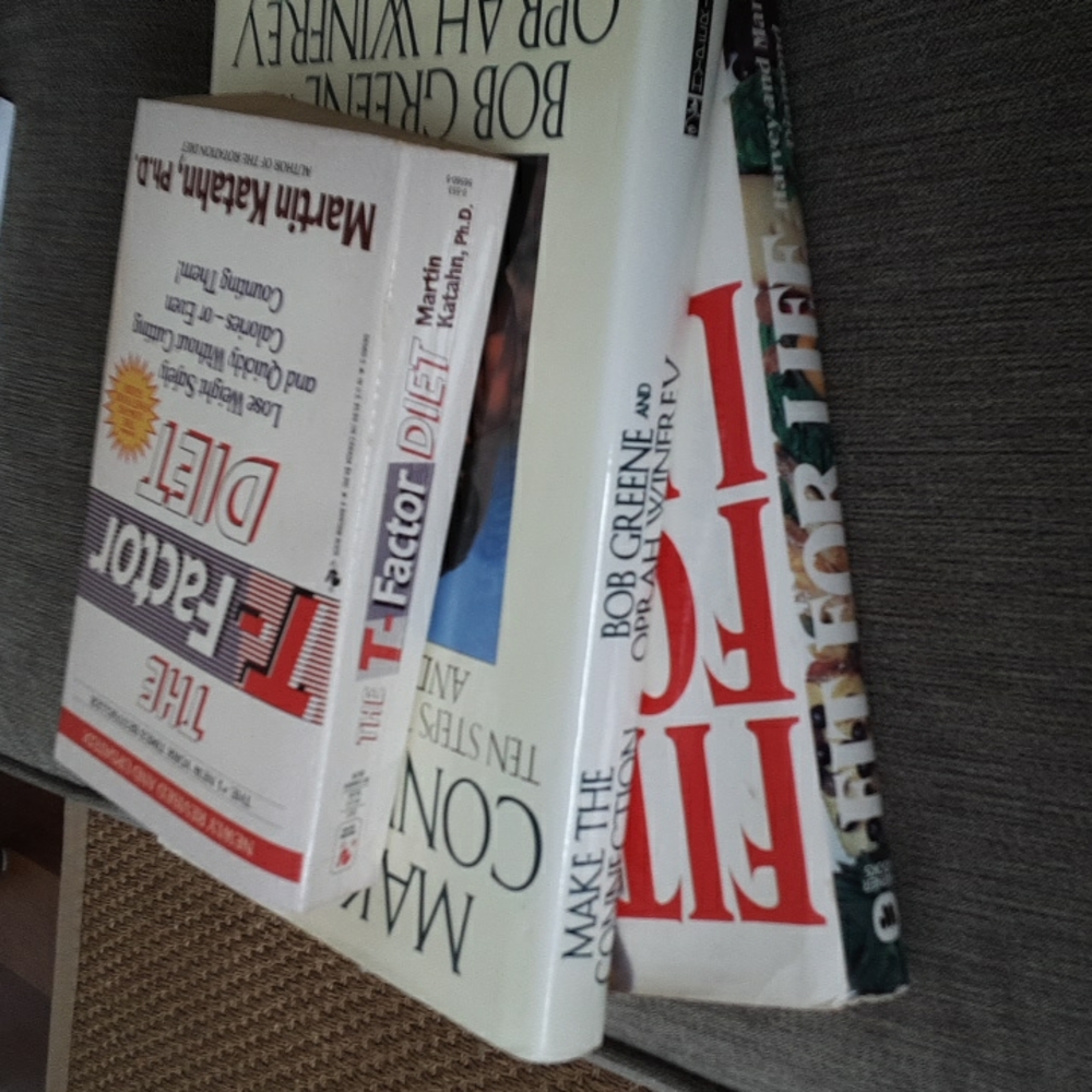 BUNDLE  OF Assortment reading  Great diet books and recipes